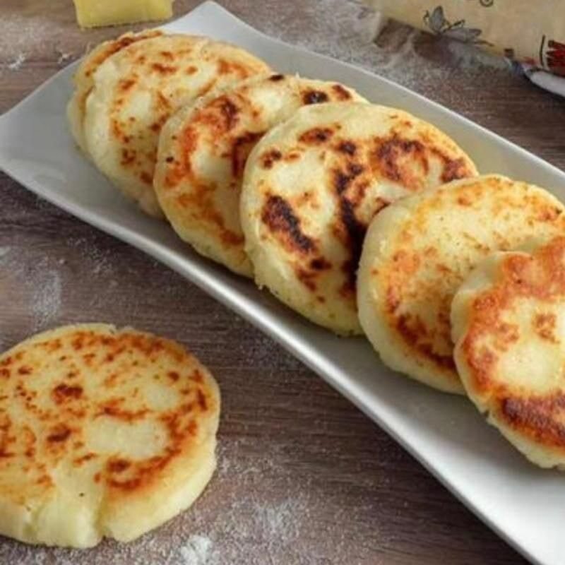Arepas Al Paso - Arepas de queso 🧀 asadas a la plancha.